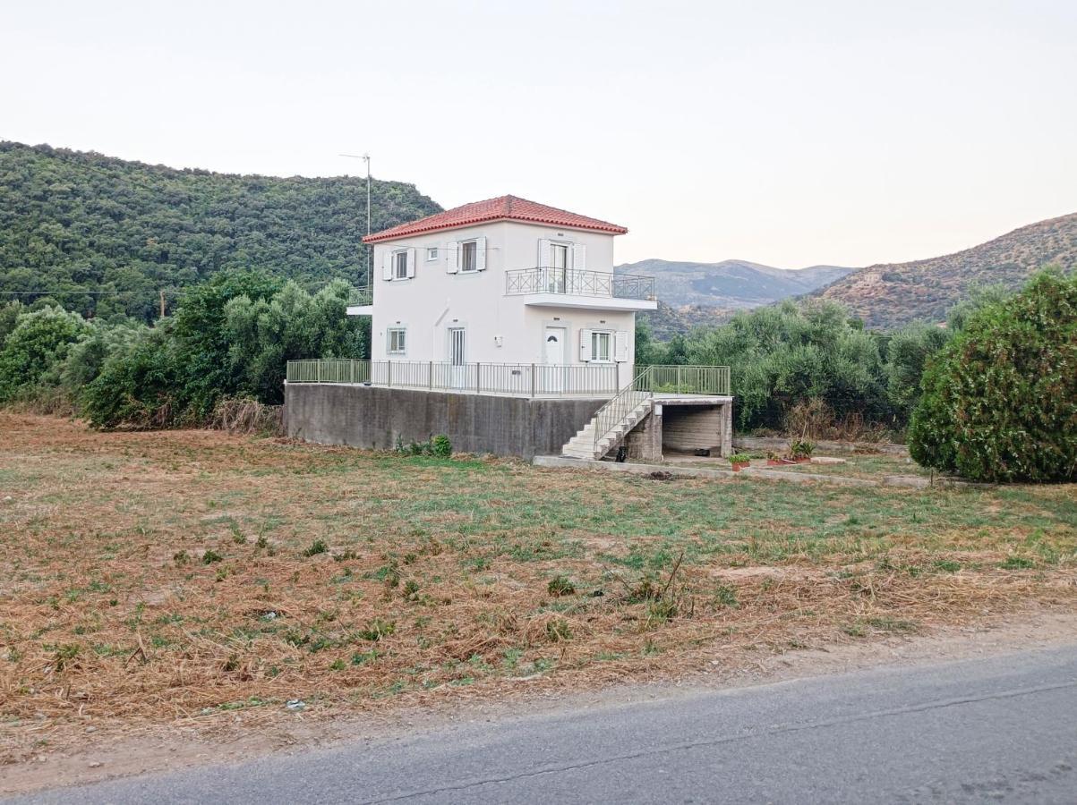 Zoi'S Hοuse.Vacation Home In Mani Near Vathi Beach エクステリア 写真